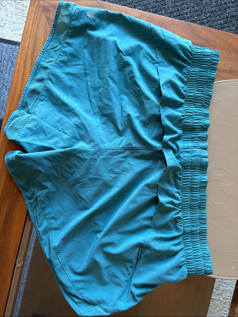 Athleta Mesh Racer Run Mid Rise 4" Short - Picture 6 of 6